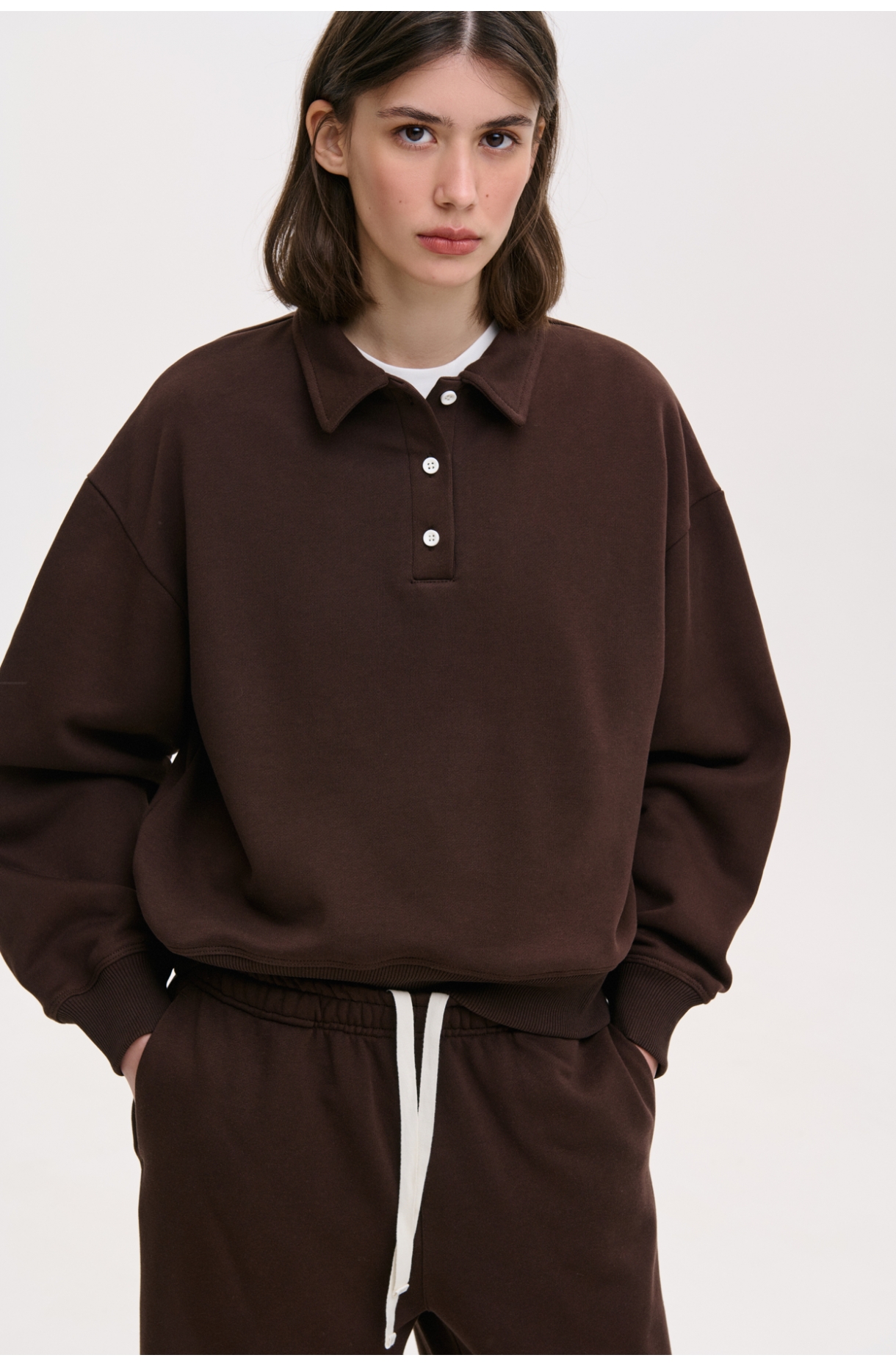 СВІТШОТ-ПОЛО З АКЦЕНТНИМИ ҐУДЗИКАМИ --- зображення