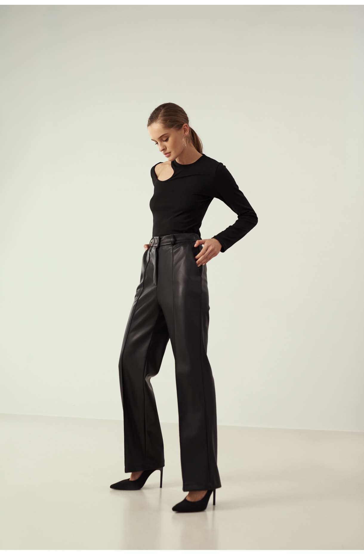 ПРЯМІ ШТАНИ З ЕКОШКІРИ 686 зображення