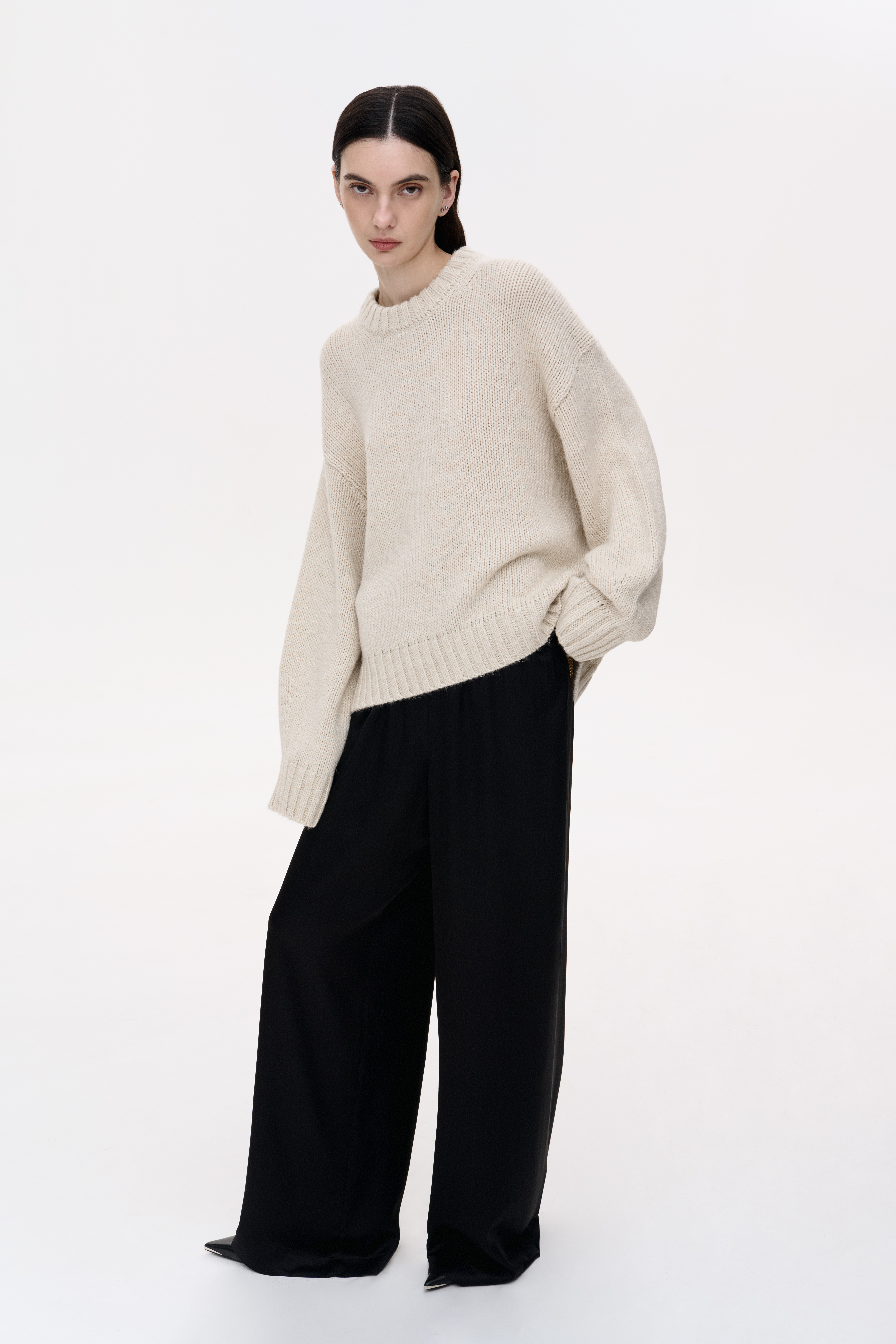 ОВЕРСАЙЗ СВЕТР ЗІ СПУЩЕНОЮ ЛІНІЄЮ ПЛЕЧА 4700 зображення 3