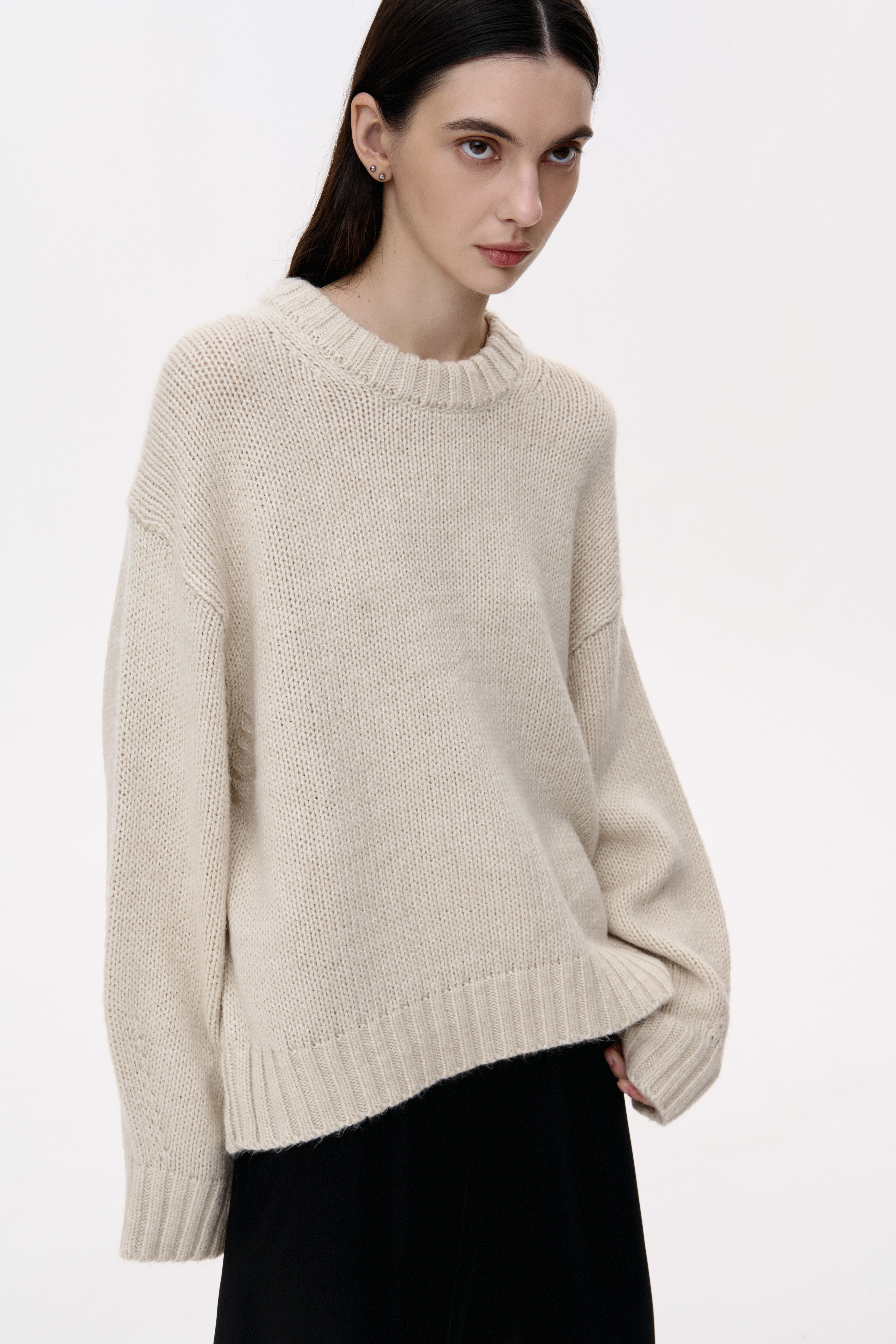 ОВЕРСАЙЗ СВЕТР ЗІ СПУЩЕНОЮ ЛІНІЄЮ ПЛЕЧА 4700 зображення