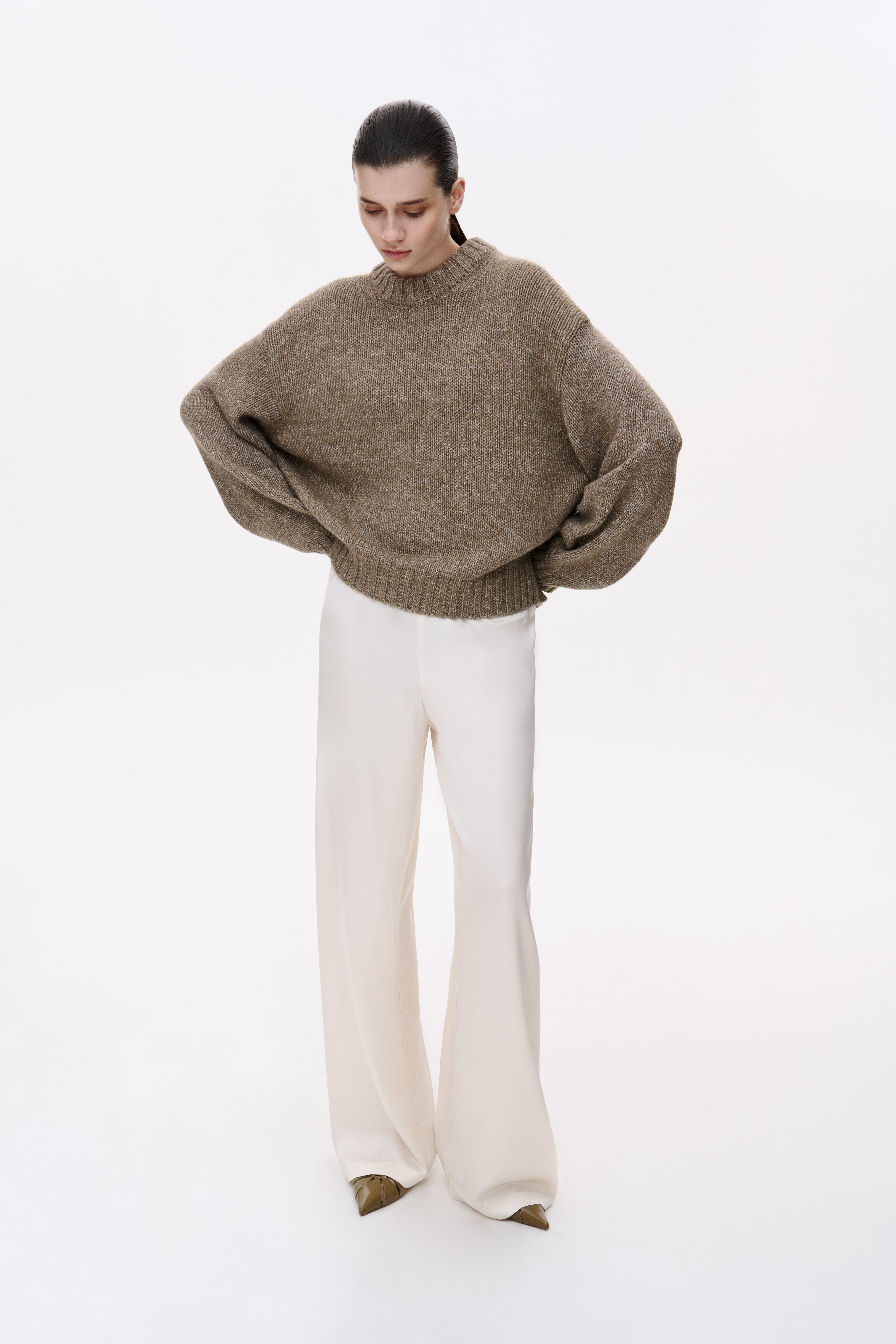 ОВЕРСАЙЗ СВЕТР ЗІ СПУЩЕНОЮ ЛІНІЄЮ ПЛЕЧА 4700 зображення 3