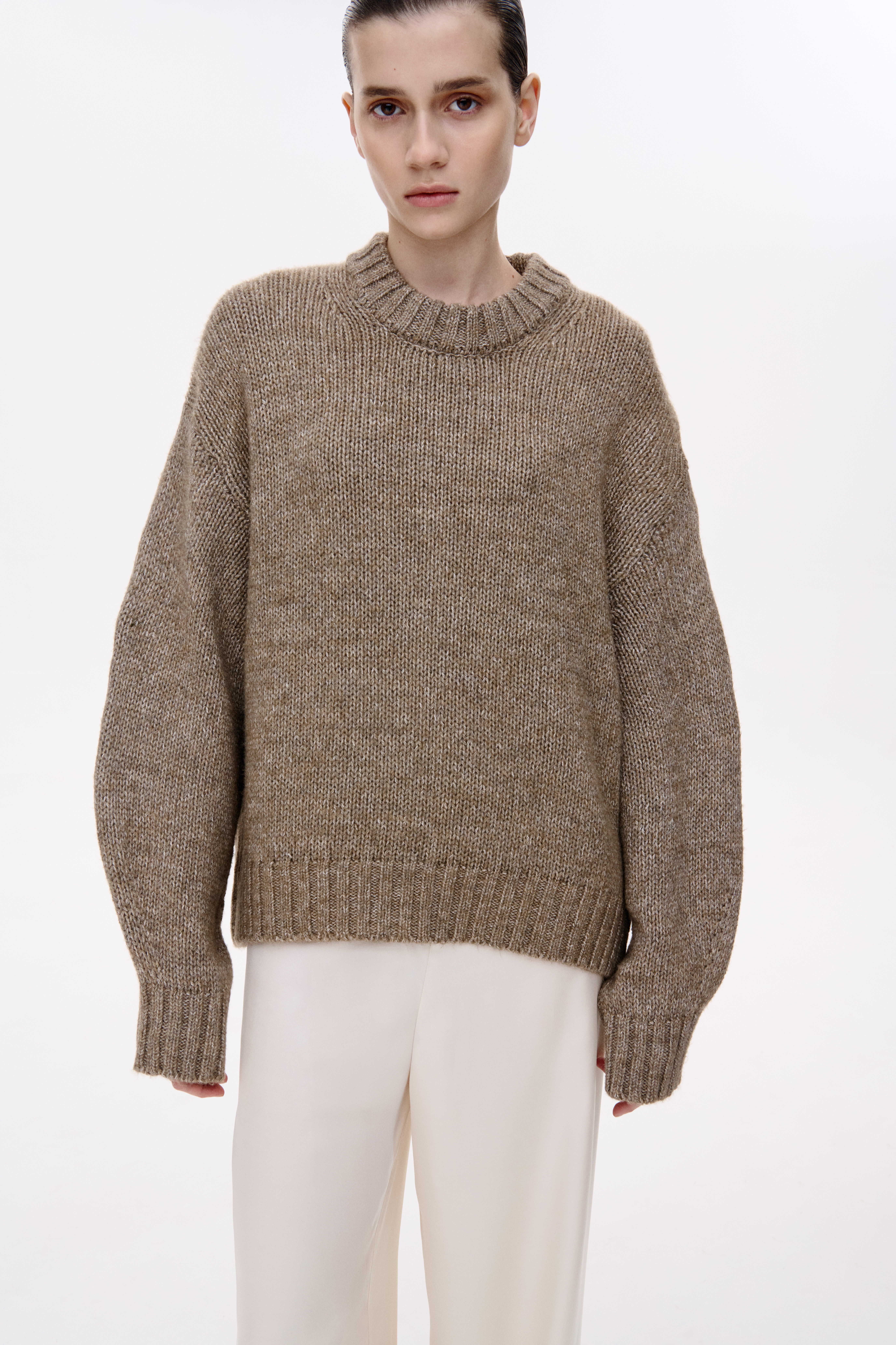 ОВЕРСАЙЗ СВЕТР ЗІ СПУЩЕНОЮ ЛІНІЄЮ ПЛЕЧА 4700 зображення 2