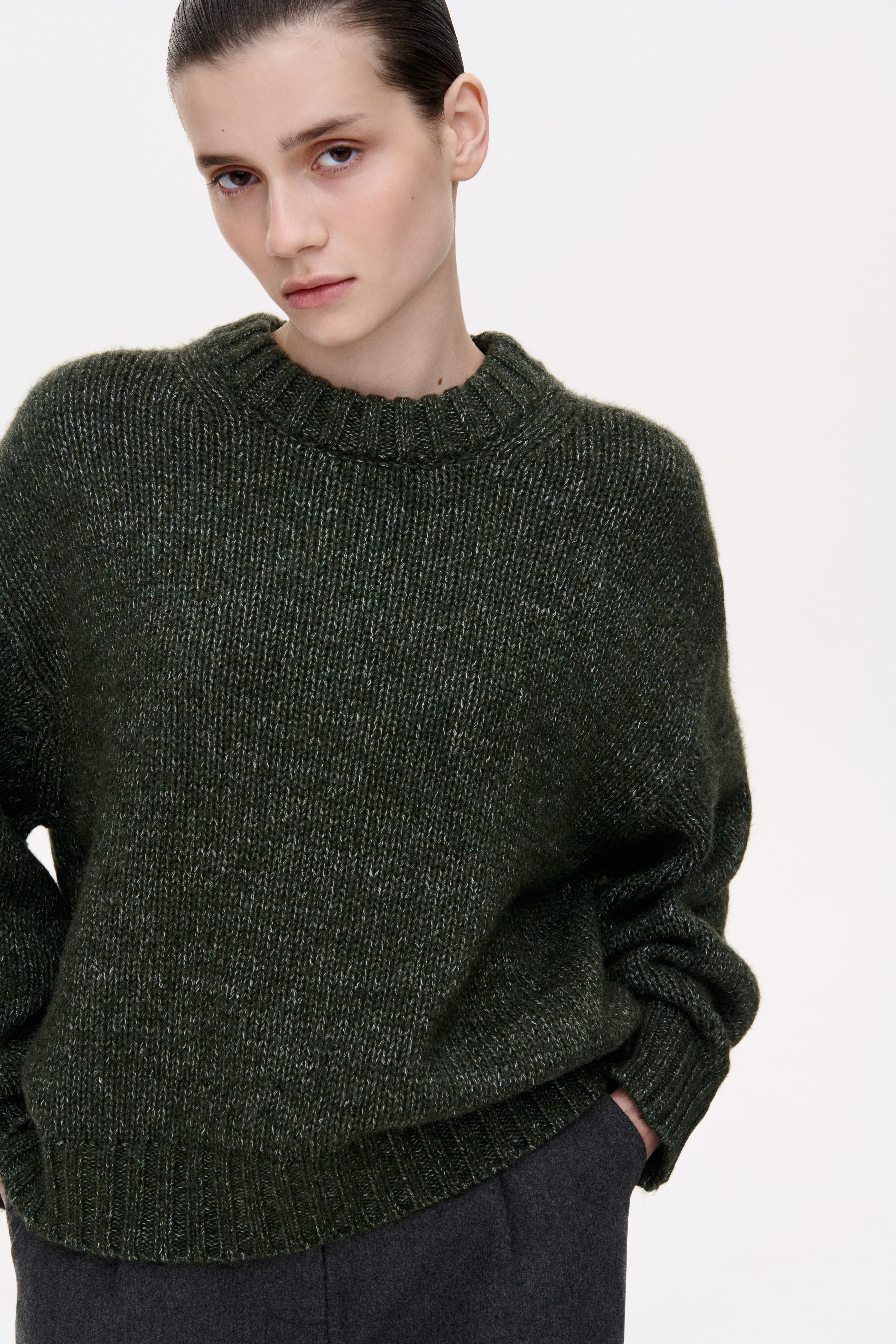 ОВЕРСАЙЗ СВЕТР ЗІ СПУЩЕНОЮ ЛІНІЄЮ ПЛЕЧА 4700 зображення 2