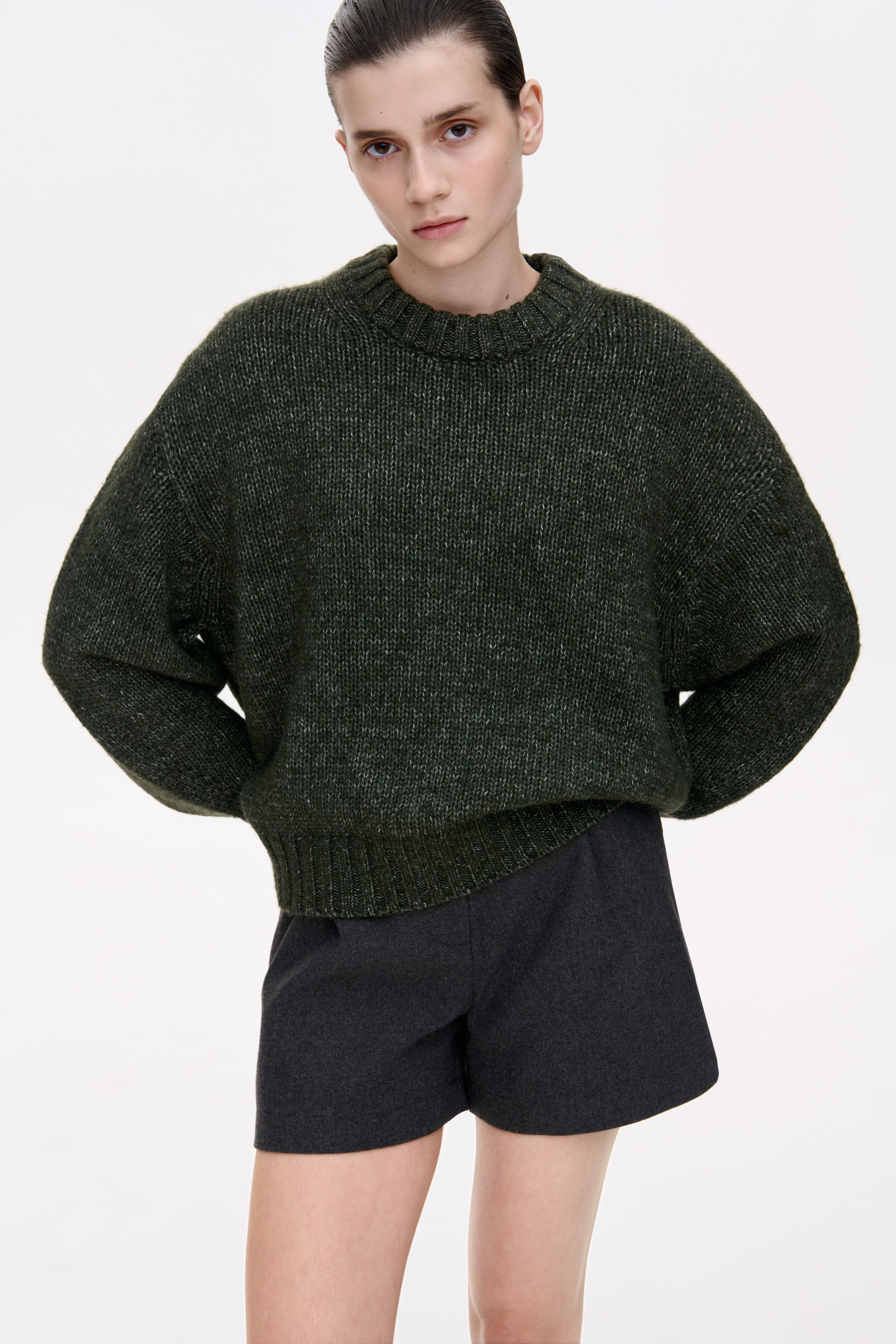 ОВЕРСАЙЗ СВЕТР ЗІ СПУЩЕНОЮ ЛІНІЄЮ ПЛЕЧА 4700 зображення 1