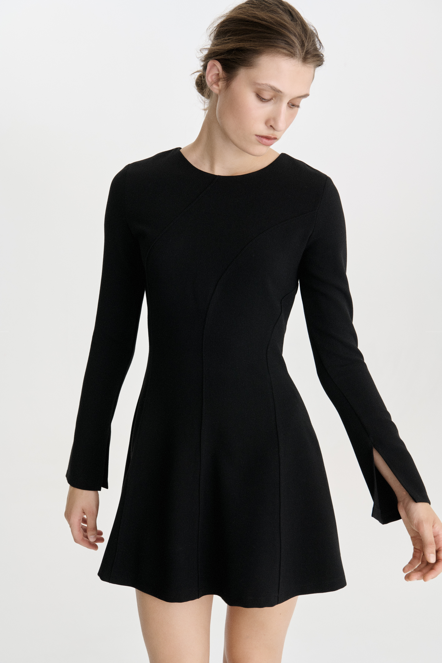 МІНІ СУКНЯ А-СИЛУЕТУ З АКЦЕНТНИМИ РЕЛЬЄФАМИ 1223\12-5 зображення 2