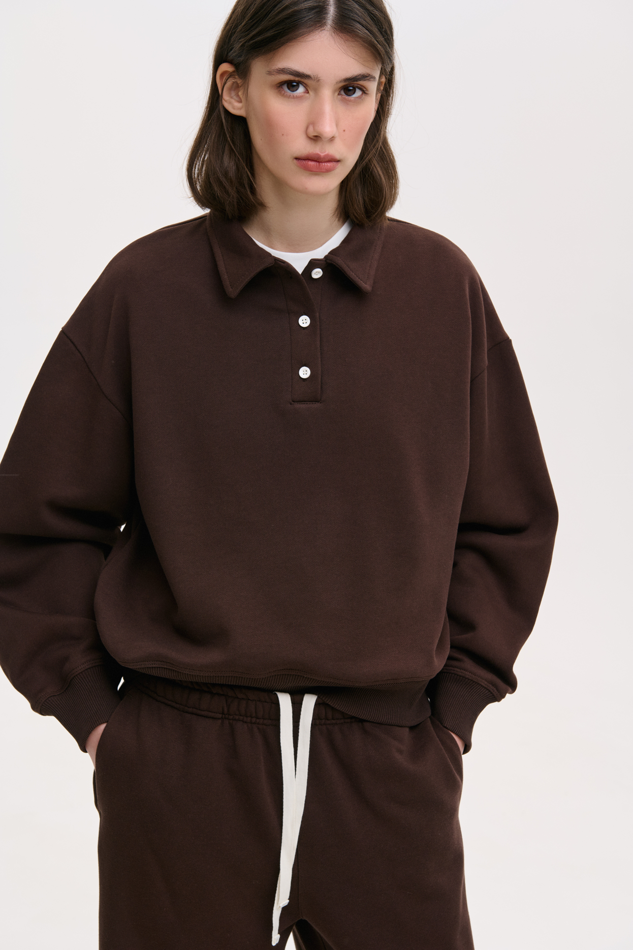 СВІТШОТ-ПОЛО З АКЦЕНТНИМИ ҐУДЗИКАМИ --- зображення