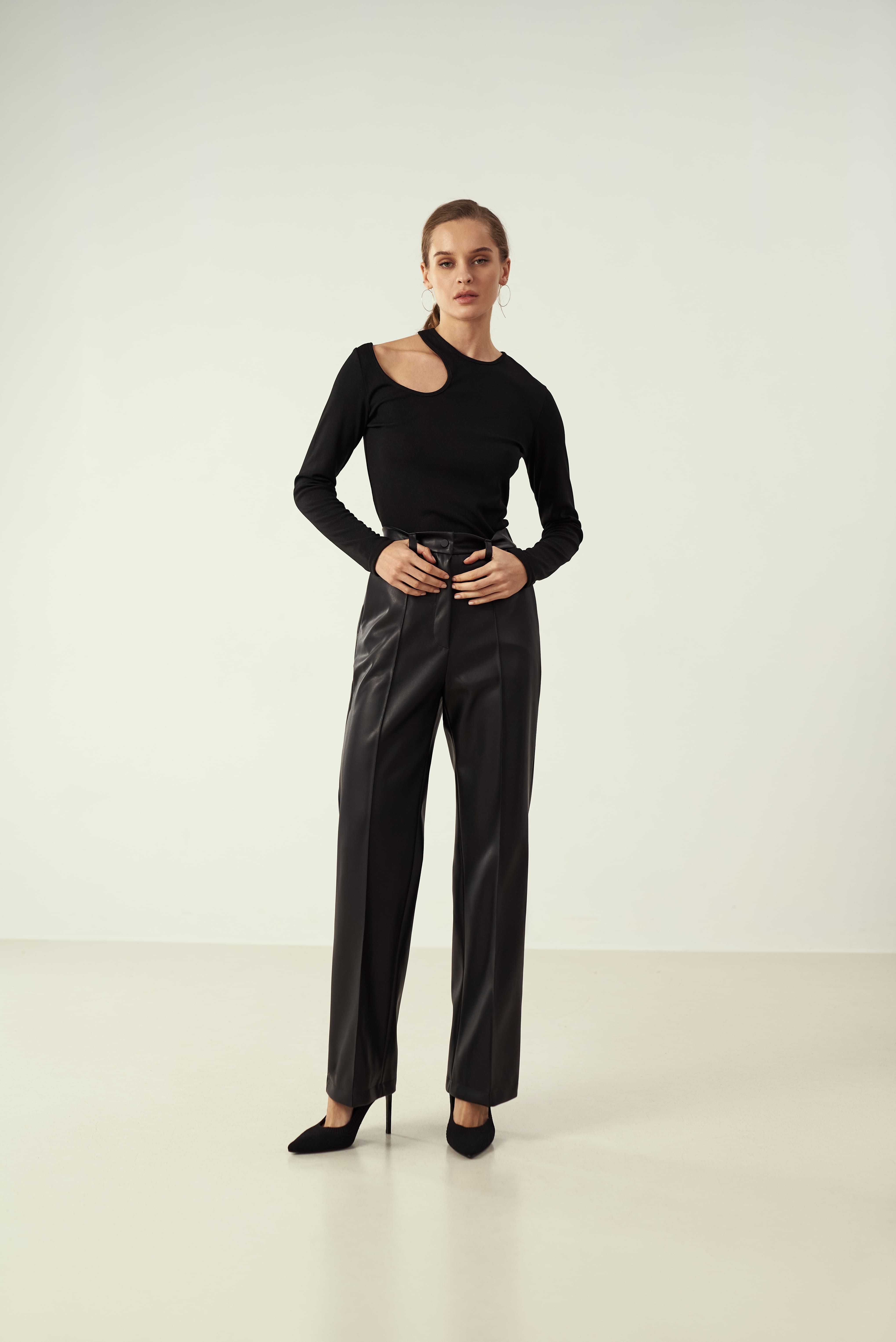 ПРЯМІ ШТАНИ З ЕКОШКІРИ 686 зображення 1